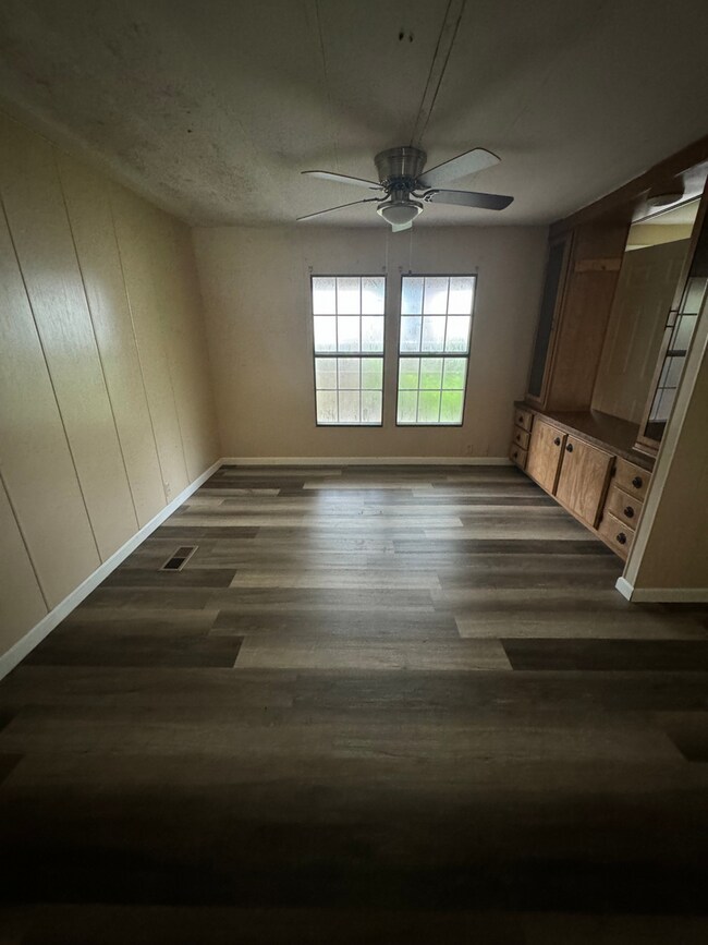 Foto del edificio - 6841 Klug Pines Rd
