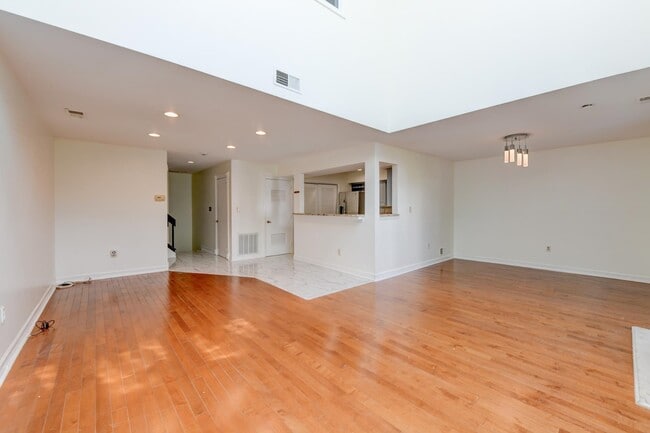Building Photo - 816 Topsail Ln