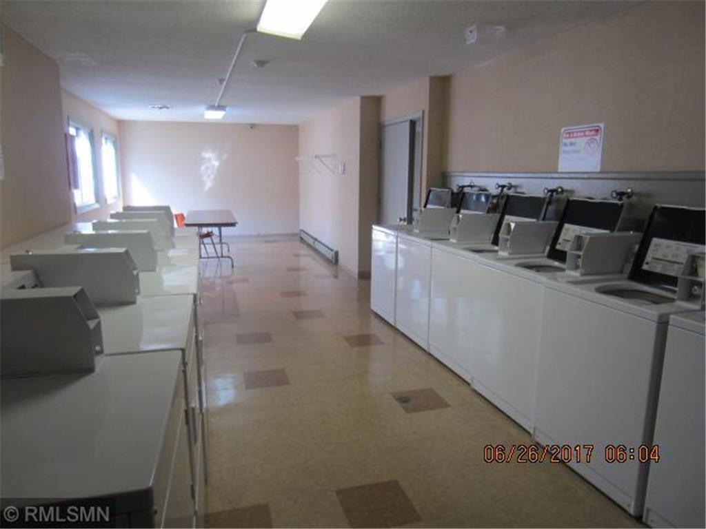 Primary Photo - 1601 N Innsbruck Dr