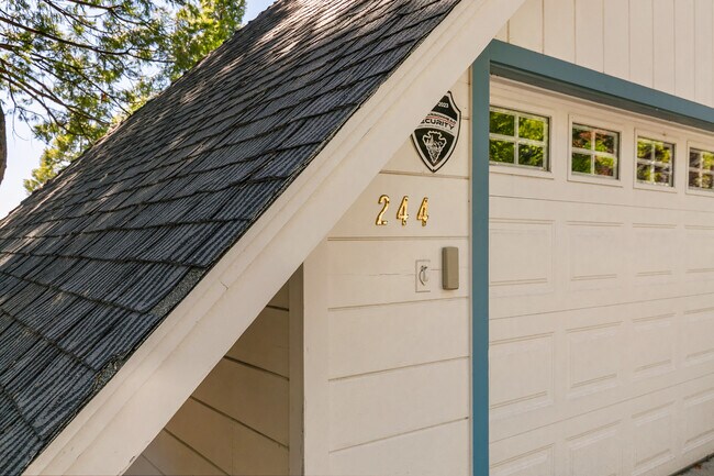 Foto del edificio - 244 John Muir Rd