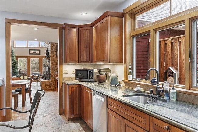 Foto del edificio - 287 Chapman Rd