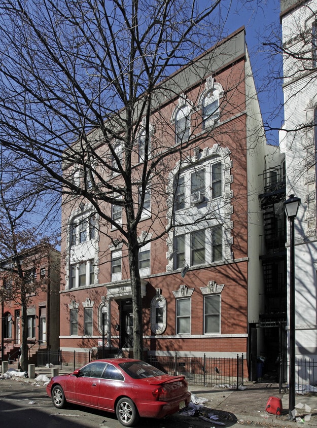 Primary Photo - 21 Monticello Ave
