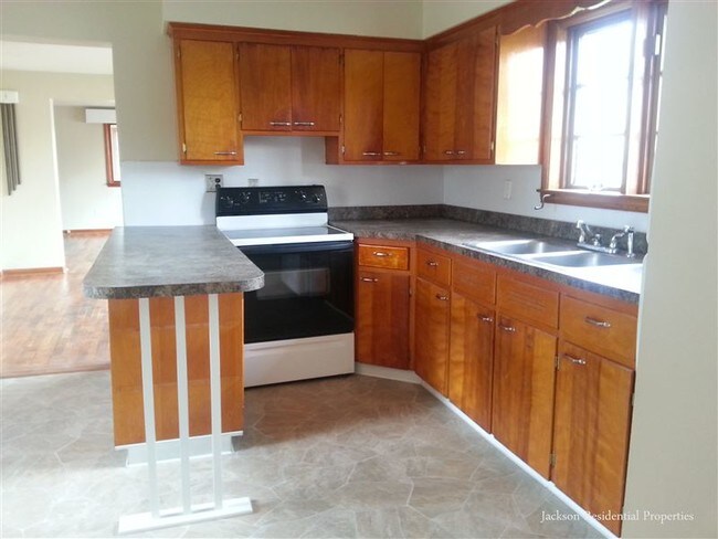 Building Photo - 3 br, 1.5 bath House - 117 Lakeside Dr