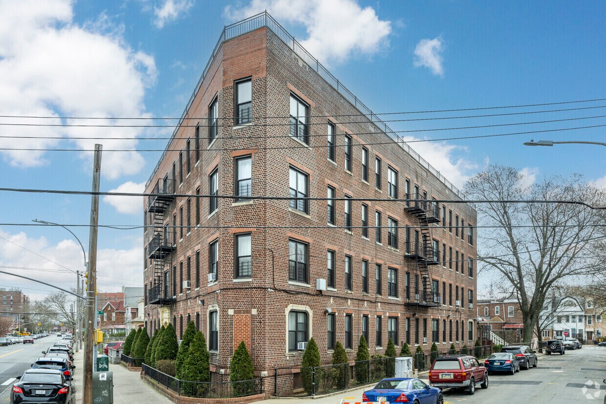 3906 Avenida K - Amersfort Garden