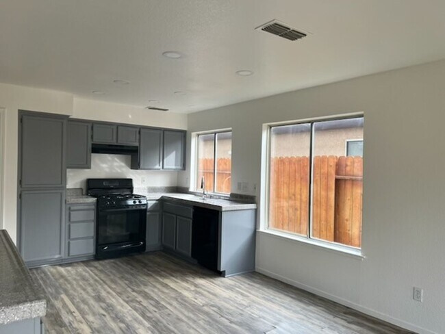 Foto del edificio - Spacious 3 Bed, 2.5 Bath Home | 1,532 Sq Ft | Prime Elk Grove Location