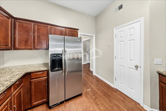 Foto del edificio - 5104 Brookstone Ct