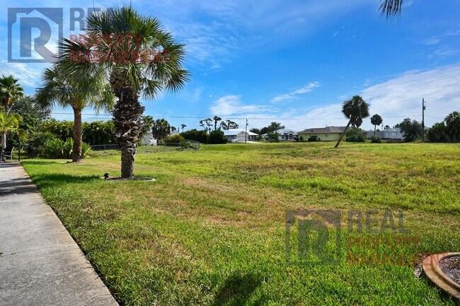 Foto del edificio - 230 Rotonda Blvd W