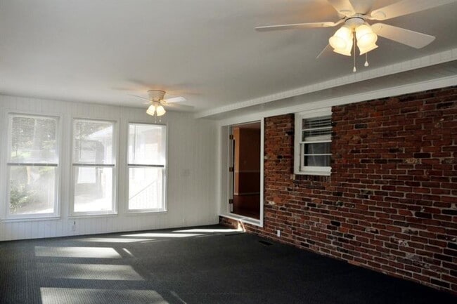 Building Photo - 1278 Fairhill Ln NE