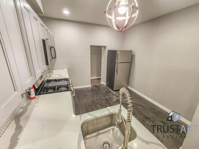 Building Photo - 3 bedroom house near Hunting Park Philadel...
