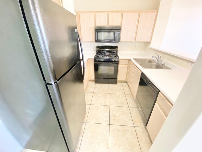 Foto del edificio - CUTE CONDO UNIT 2 BEDROOM / 2  FULL BATHRO...