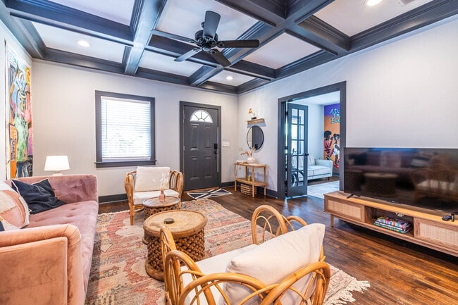 Building Photo - 996 Mayson Turner Rd NW