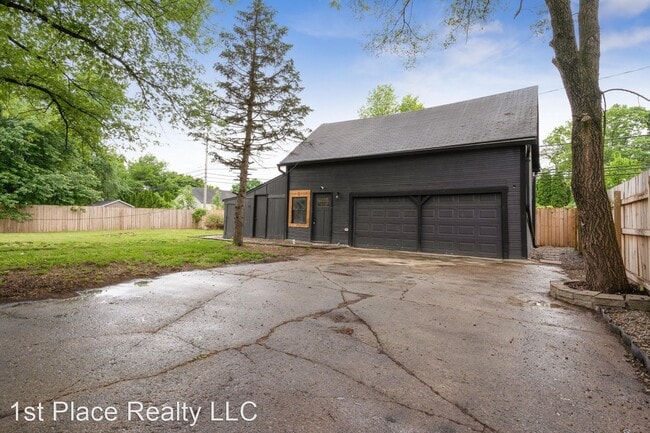 Building Photo - 5 br, 4.5 bath House - 1465 Lockbourne Rd