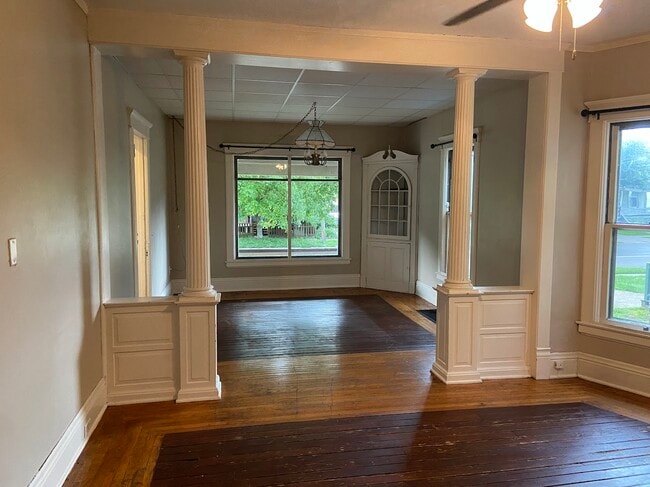 Building Photo - 710 S Park St