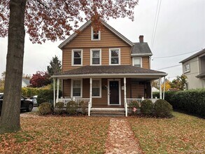 Building Photo - 30 Hicks Ln