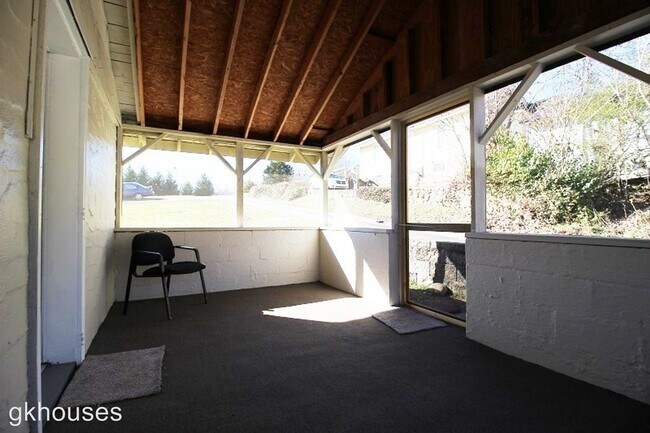 Building Photo - 515 Ashland Terrace
