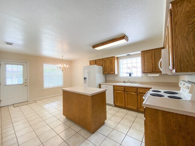 Building Photo - 1663 Lantana Cir