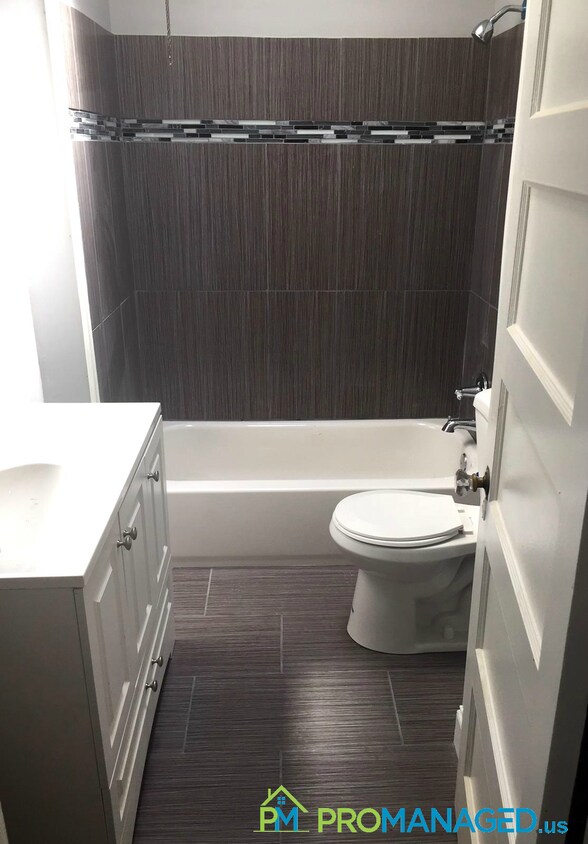 Foto principal - 7145 Gillespie St