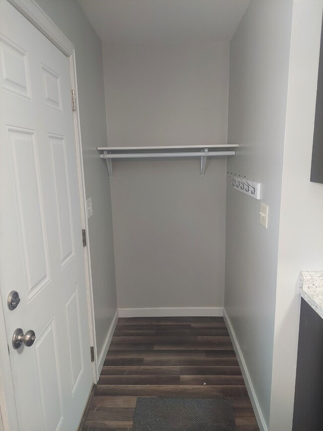 Entryway - 726 Truman Ave