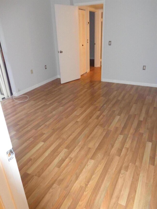 Building Photo - 1321 13th Way