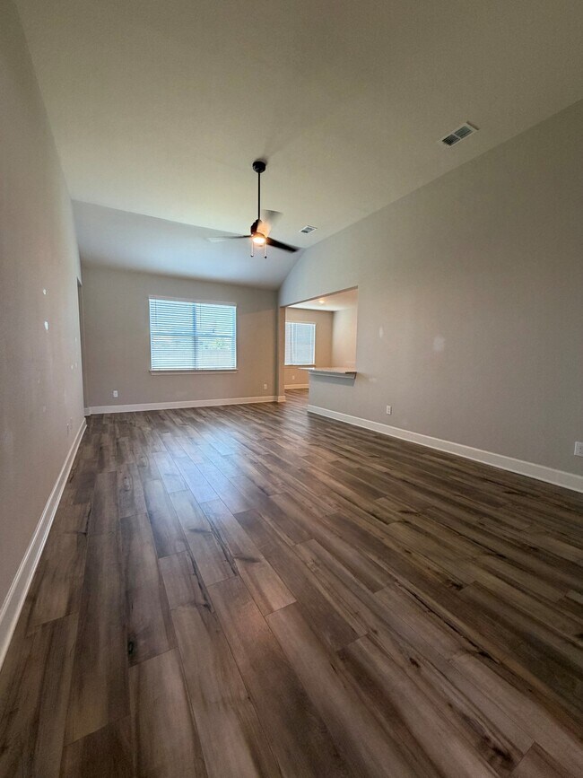 Foto del edificio - 925 Emerson Dr