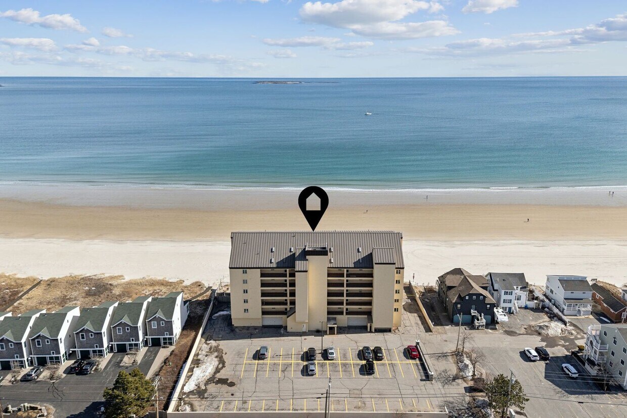 Foto principal - Fully Furnished Oceanfront 2 bed/2 bath