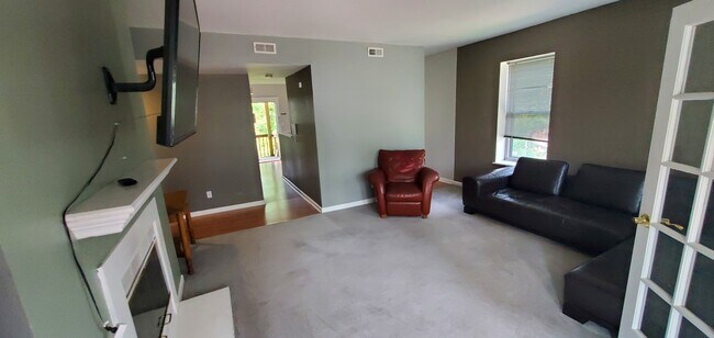 Foto del edificio - 5803 Waterman Blvd