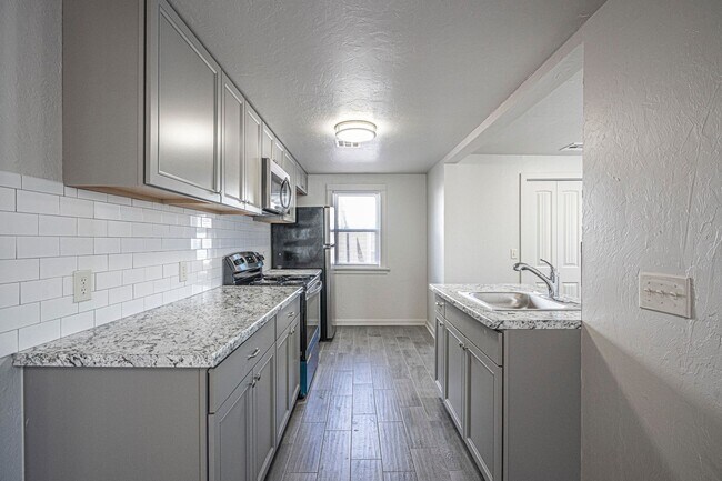 Foto del edificio - PARK VIEW!!  2 Bed - 1 bath in NW OKC!