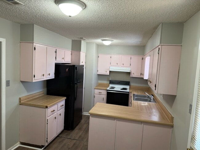 Building Photo - 121 Presley Dr