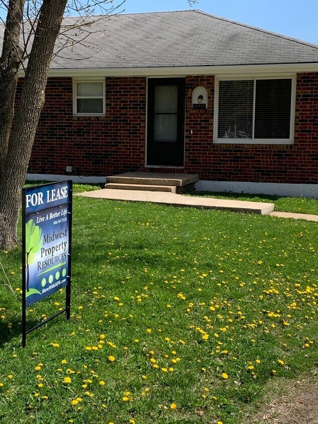 Foto principal - 2 Bedroom Duplex for Lease in Oak Grove | ...