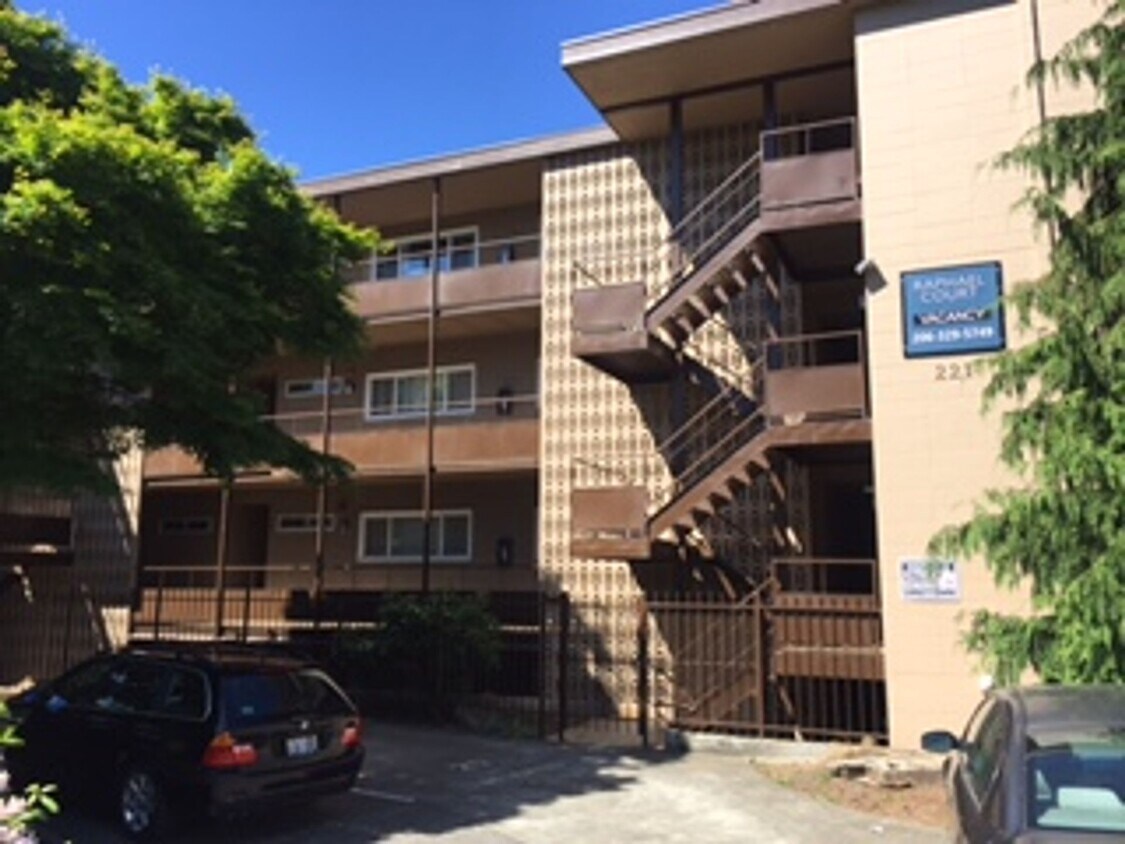 Building Photo - Raphael Court Apartments