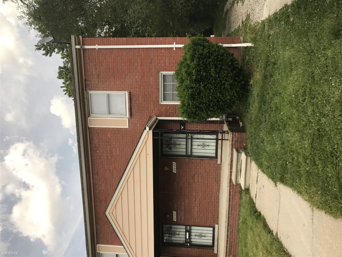 Primary Photo - 2 br, 1 bath Duplex - 9236 Evergreen Ave