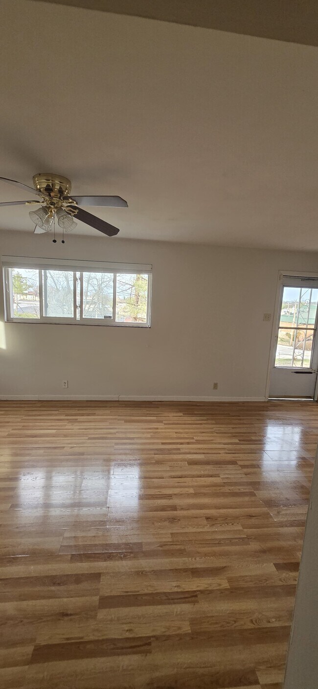 Foto del edificio - 248 Lakeside Dr