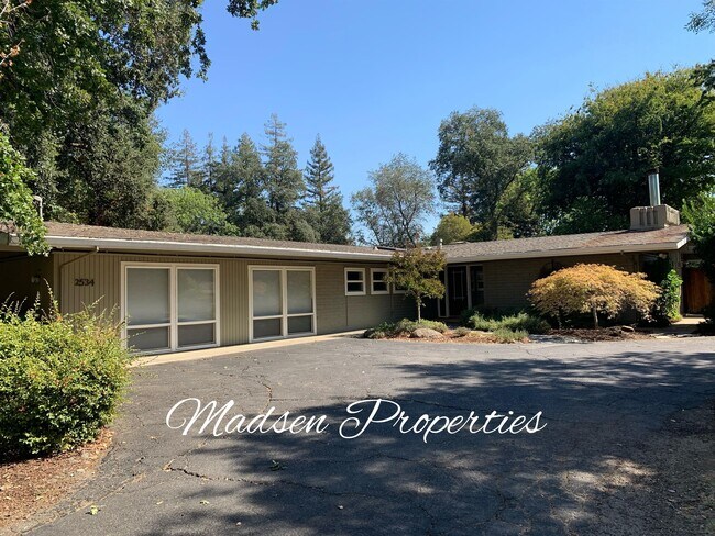 Building Photo - 2534 Ramada Way