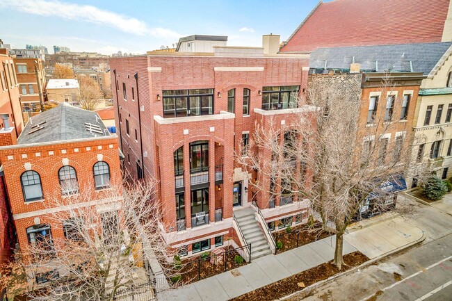 Foto del edificio - 2327 N Southport Ave