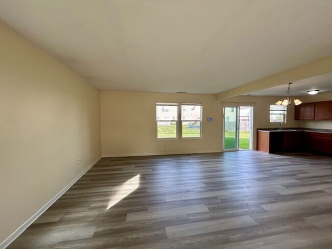 Foto del edificio - Beautiful 4 bedroom 2.5 bath 2 story home ...