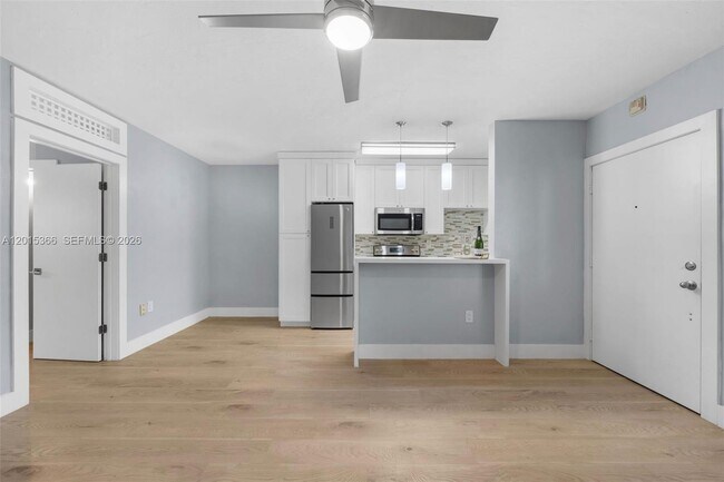 Foto del edificio - 6330 SW 79th St