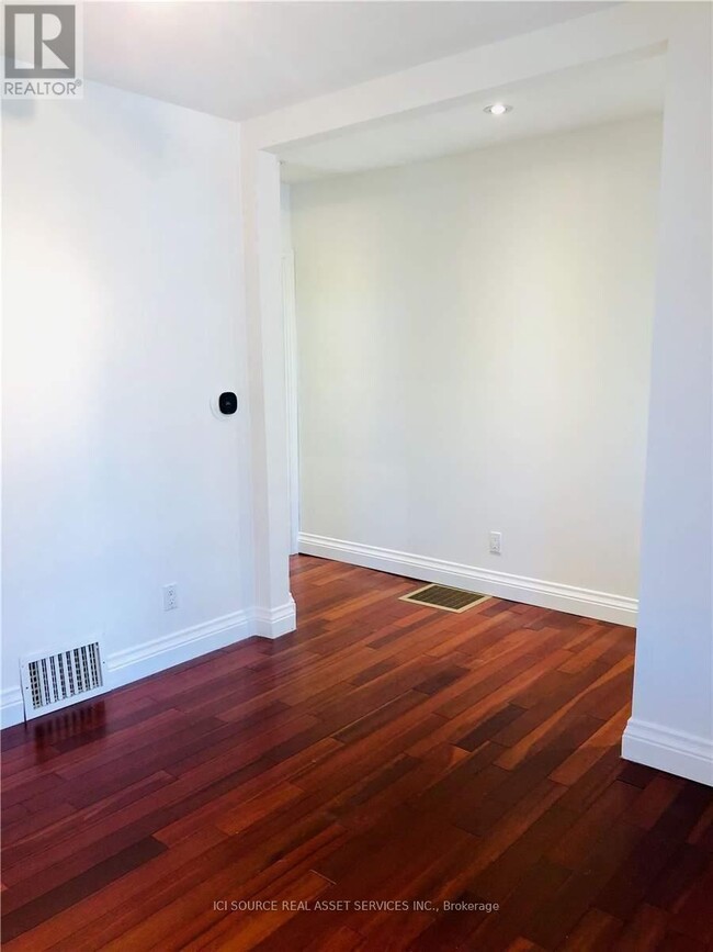 Building Photo - 807 Sammon Ave