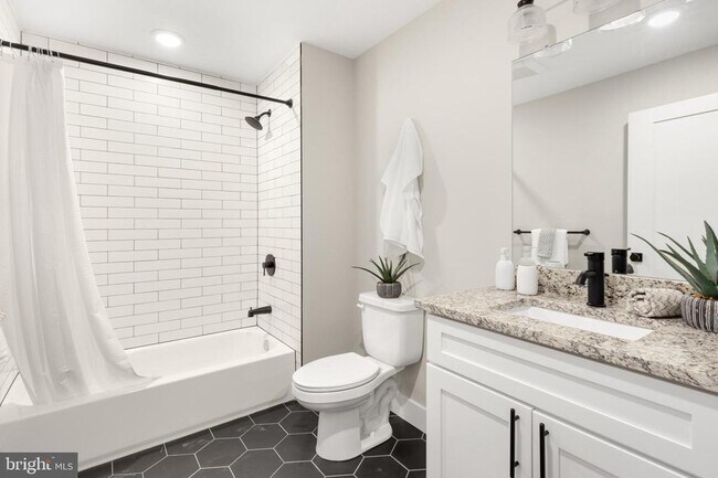 Foto del edificio - 1924 N Front St