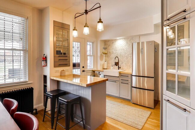 Building Photo - Charming 2 BD + 1 FB brick row house ready to welcome you home!