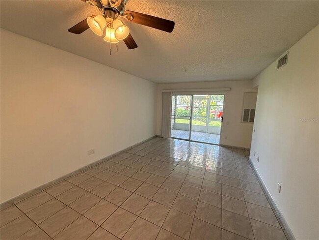 Building Photo - 3900 Southpointe Dr