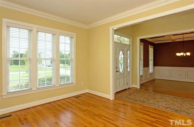 Building Photo - 109 Lake Point Dr