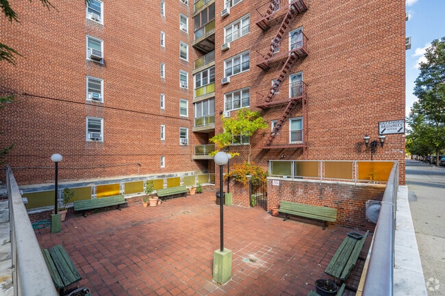 Building Photo - Barclay Plaza North