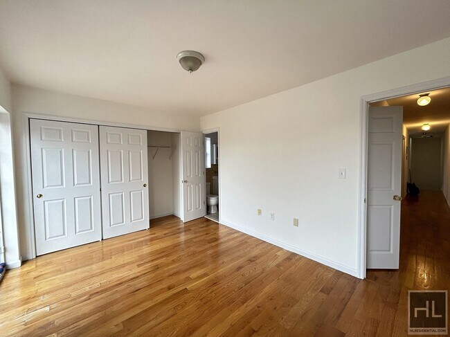Building Photo - 3BR/2BA with TWO BALCONIES & Great Closet ...