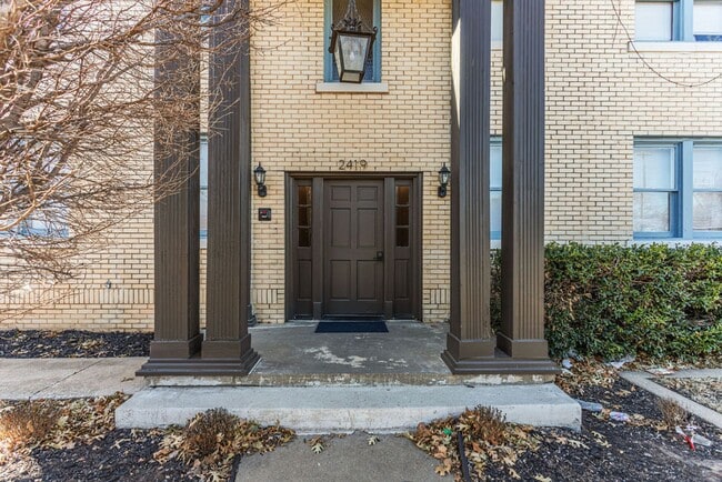 Building Photo - Studio Apartment in Jefferson Park
