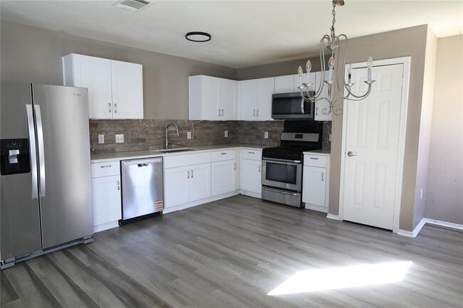 Foto del edificio - 5621 Abby Ann Ln