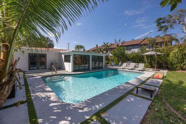 Building Photo - 3000 NE 21st Terrace