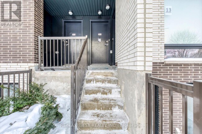 Photo du bâtiment - 10 Ed Clark Gdns