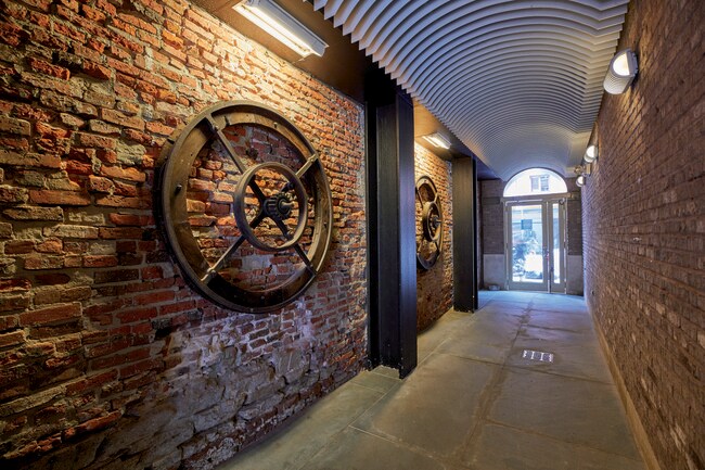 Building Photo - 220 Front St