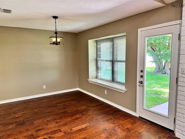Foto del edificio - 5108 Edgecliff Dr