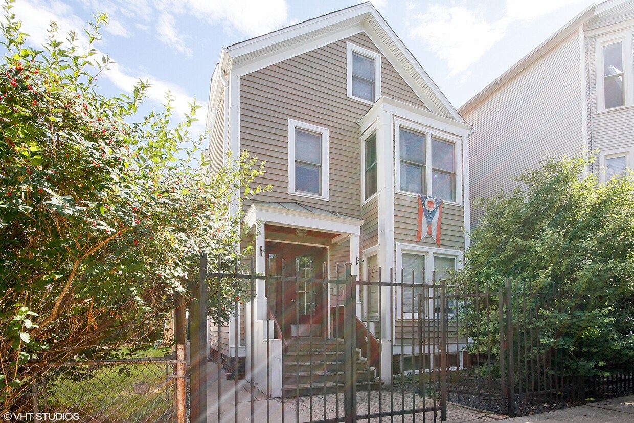 Primary Photo - 1323 W George St